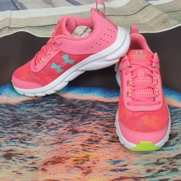 Under armour youth ga assert 8 shoes size 4y - Picture 2 of 8